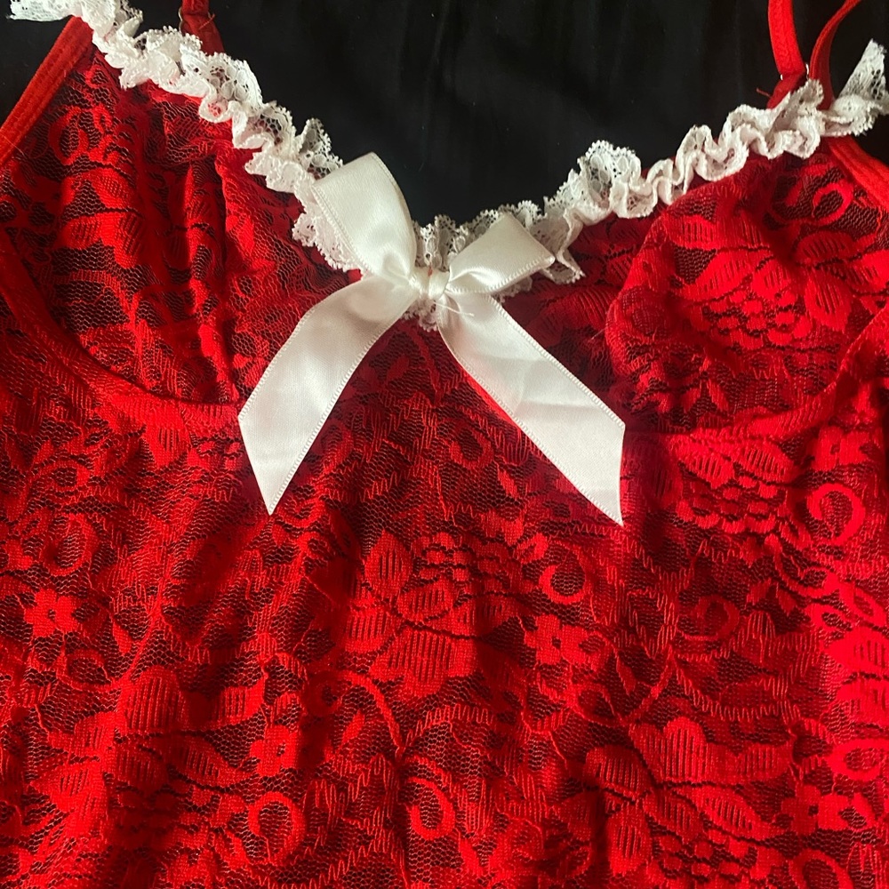Lingerie - Picture 2 of 5